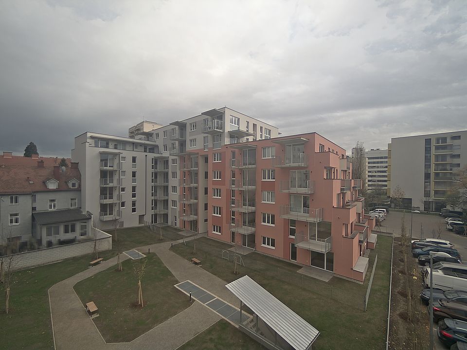 Livebild Baukamera 1 - Webcam 'Gesamtpanorama Hof' - Baustelle Neubau Wohnanlage Idlhofgasse 70, Graz-Gries (ca. 5 Minuteninterval)